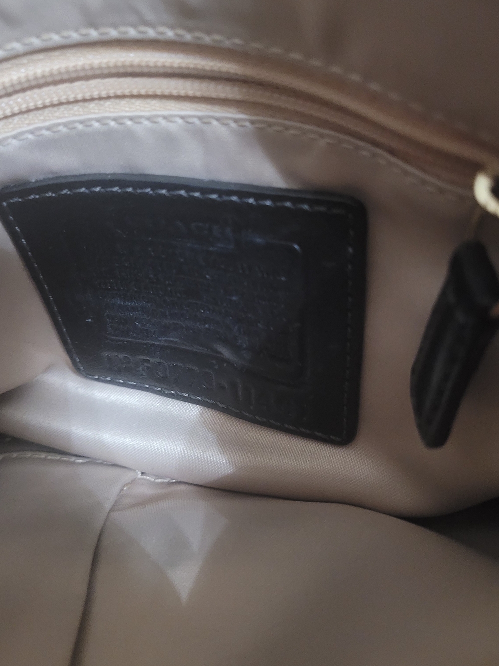 Coach Shoulder Bag in Beige with Black Leather Label - Picture 7 of 7